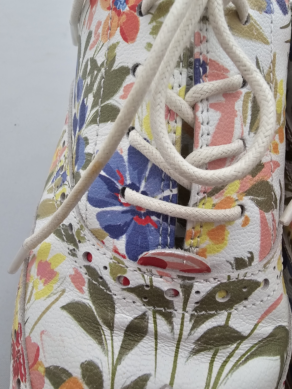 Cole Haan Floral Lace-Up Oxfords - White Multi Color! - Picture 2 of 6